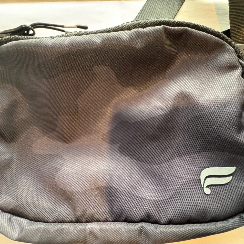 🔥FABLETICS Black Camouflage Men's Bag🔥 - Picture 3 of 8